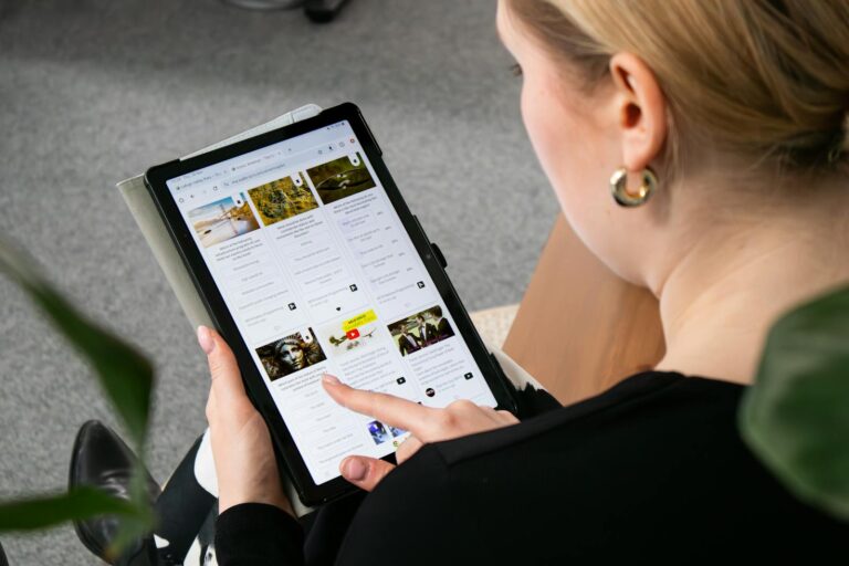 A lady selecting a news article based on the title and image